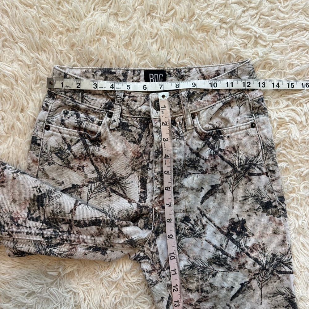 BDG Urban Outfitters Slim Straight Camouflage Forest Print Jeans W25 100% Cotton - Picture 2 of 6